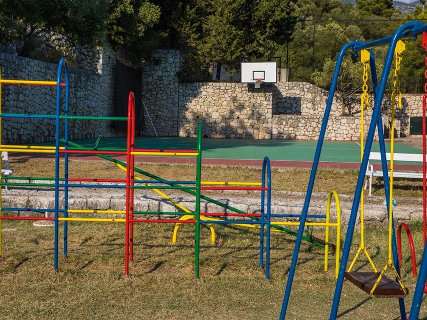 dla dzieci, plac zabaw, boisko do koszykówki