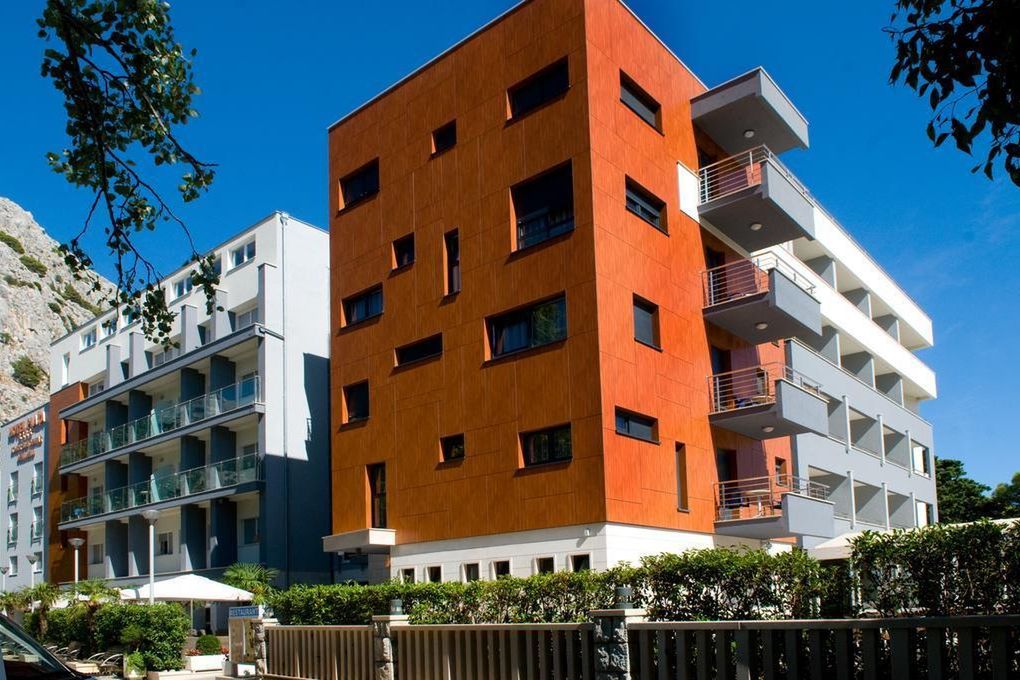 Plaza - budynek główny