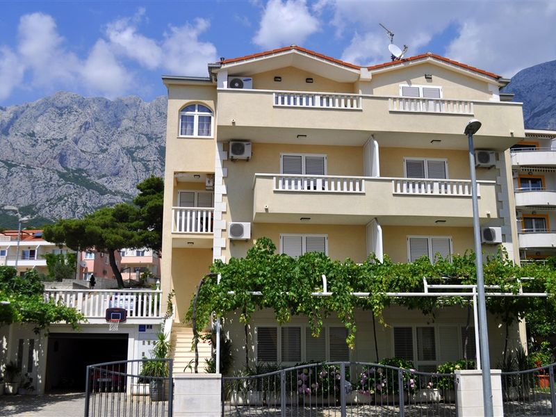 Willa Ivica 3*