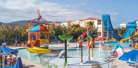 basen, aquapark, zjeżdżalnia