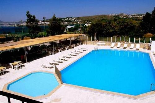 teren hotelu, brodzik, basen