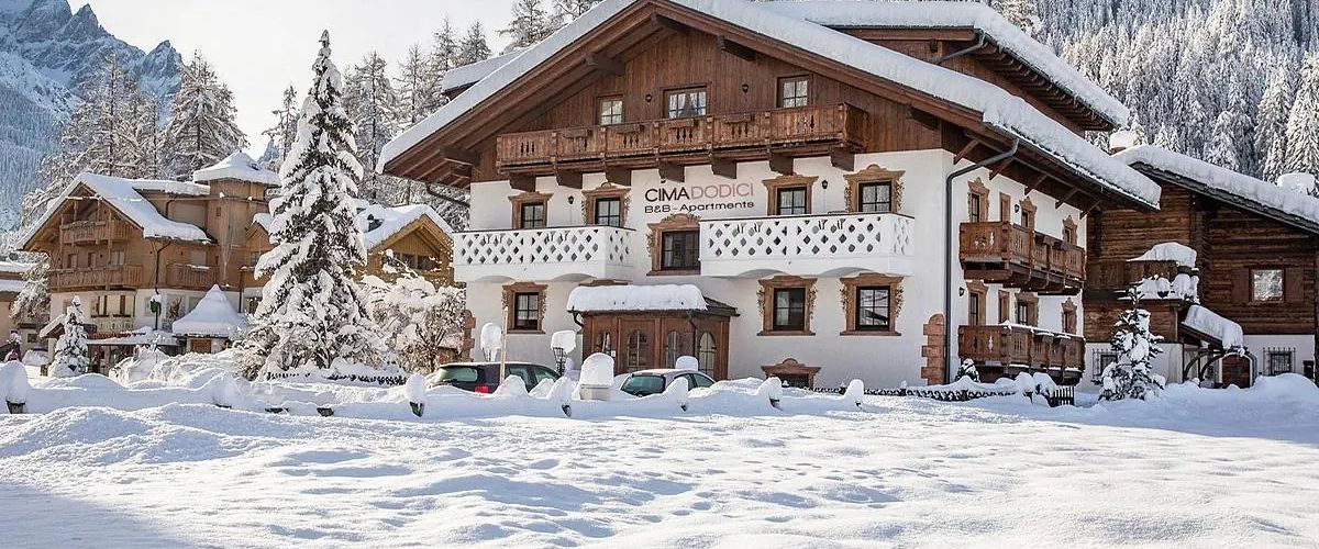 teren hotelu, budynek główny, obiekt