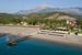 teren hotelu, góry, plaża