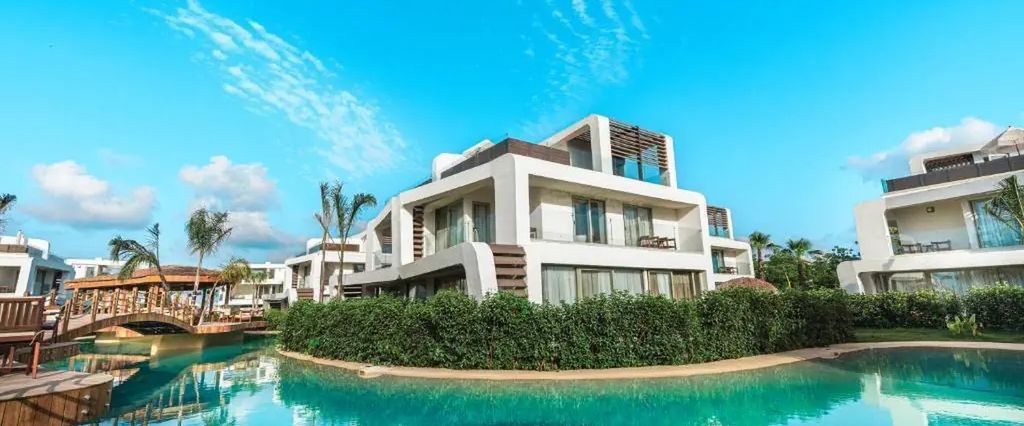 obiekt, teren hotelu, basen