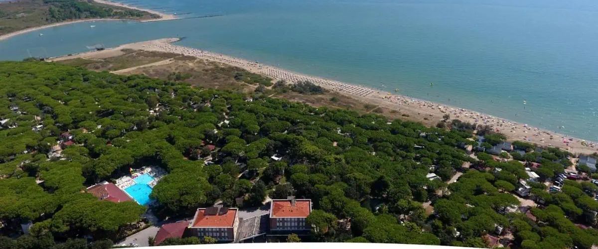 teren hotelu, basen, plaża