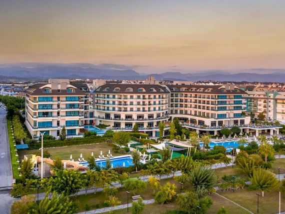obiekt, teren hotelu