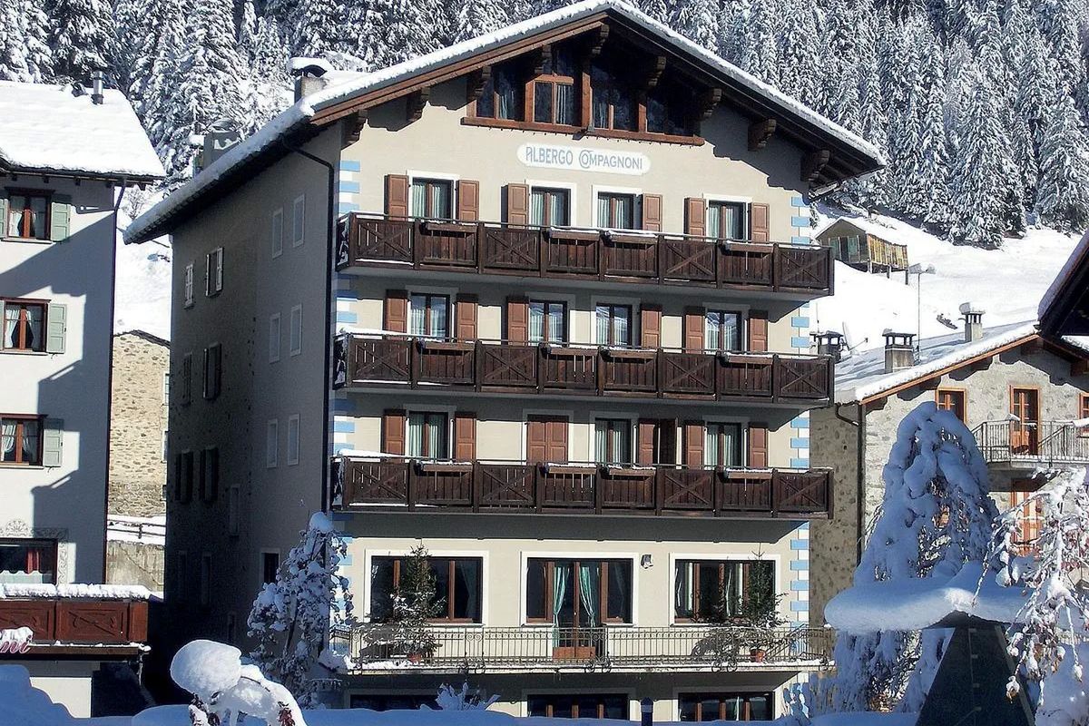 budynek główny, obiekt