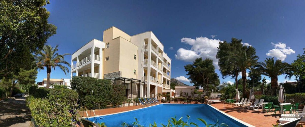 teren hotelu, obiekt, basen