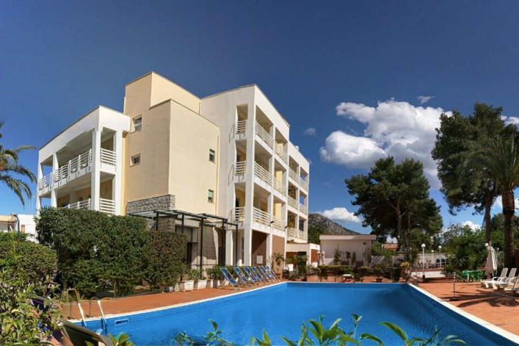 teren hotelu, obiekt, basen