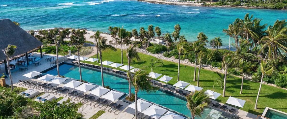 teren hotelu, plaża, basen