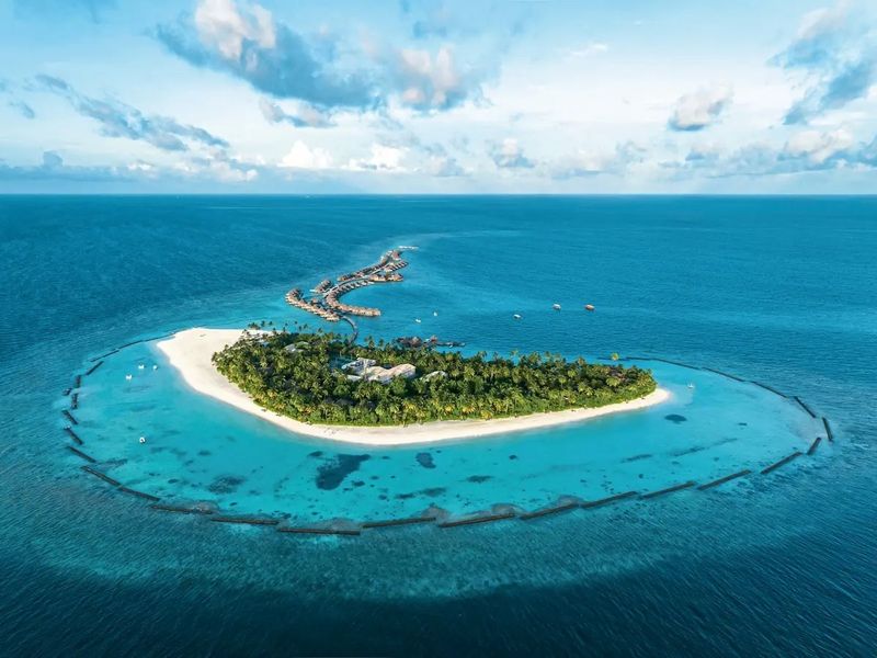 Constance Halaveli Resort