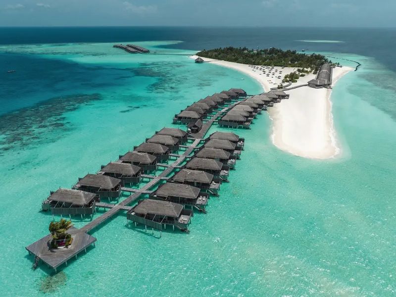 Constance Moofushi Resort