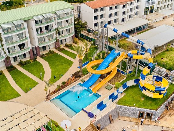 basen, aquapark, zjeżdżalnia