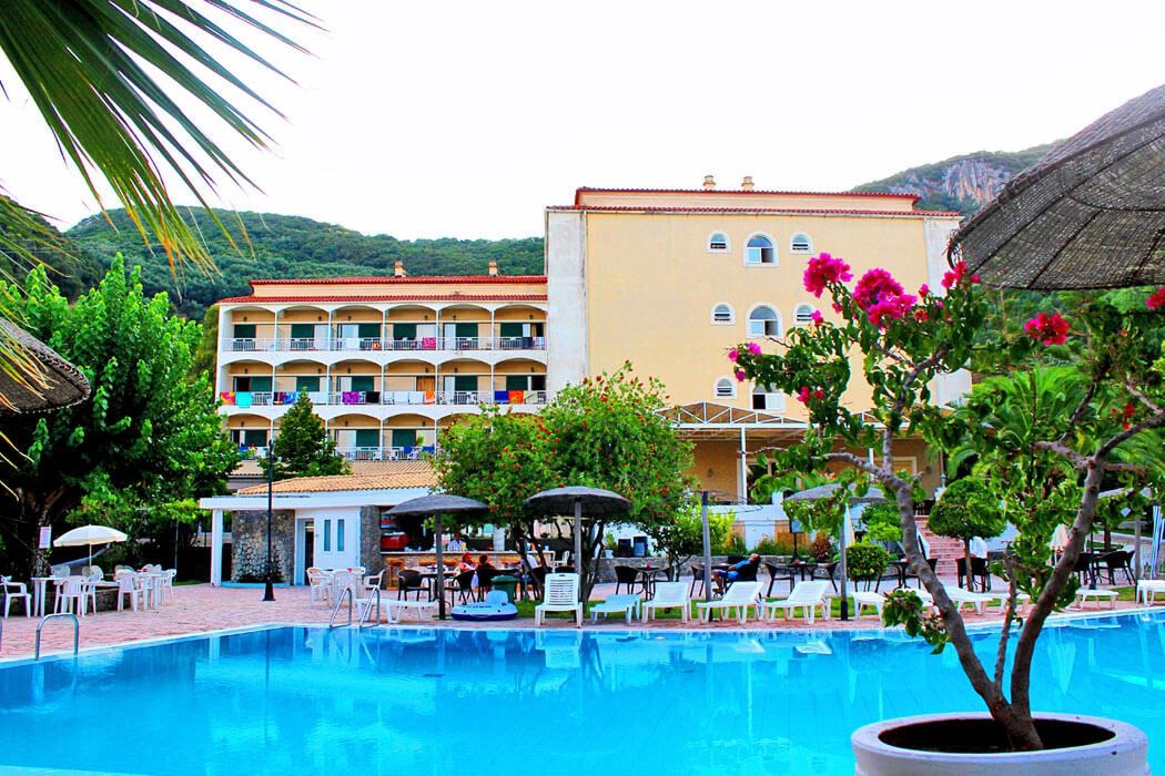 obiekt, teren hotelu, basen