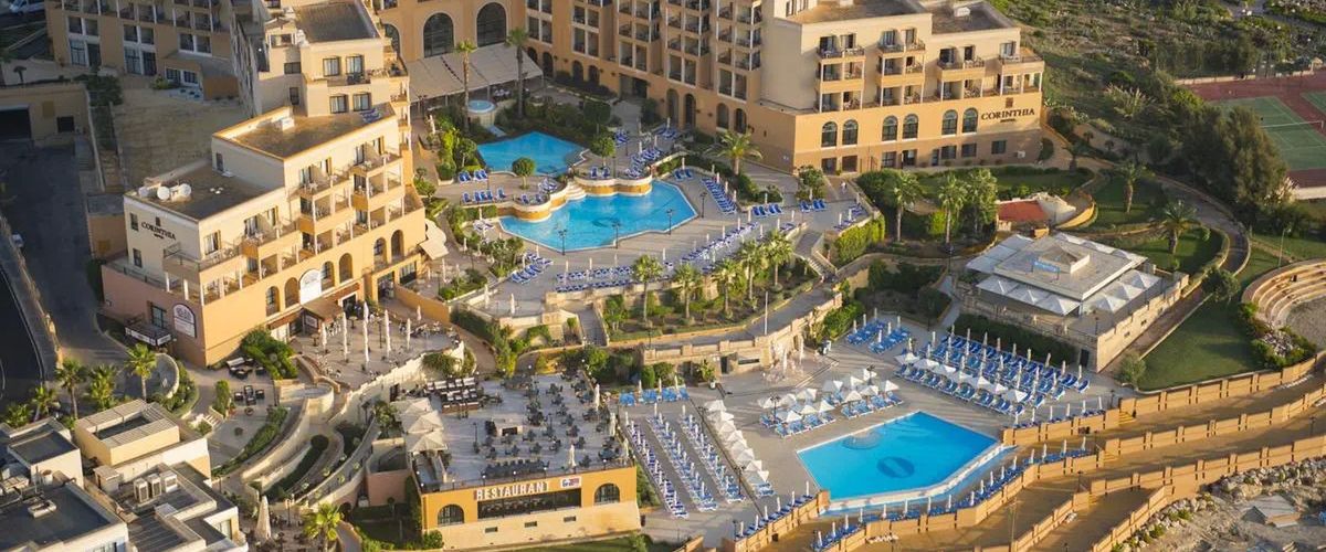 obiekt, teren hotelu, basen