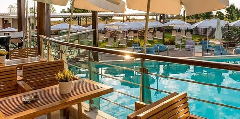 teren hotelu, basen, pool bar
