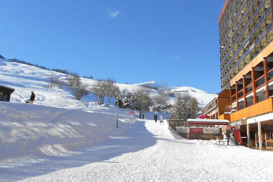 teren hotelu, budynek główny, obiekt