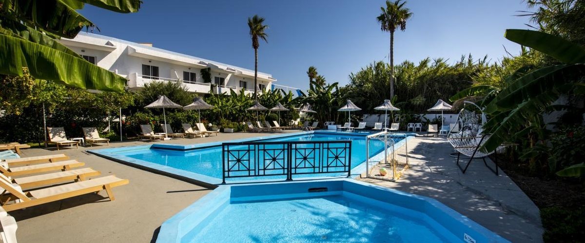 obiekt, teren hotelu, basen