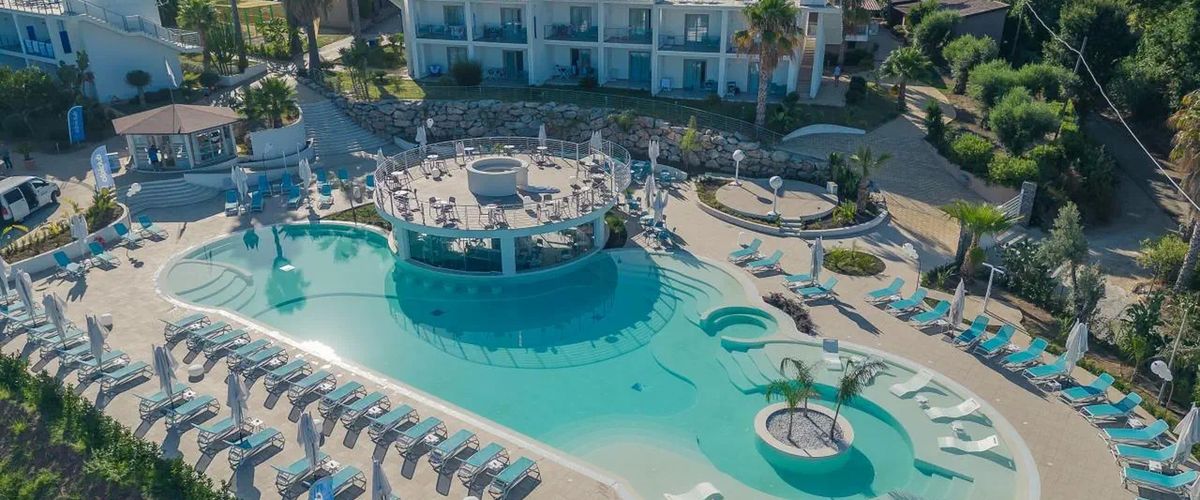 obiekt, teren hotelu, basen