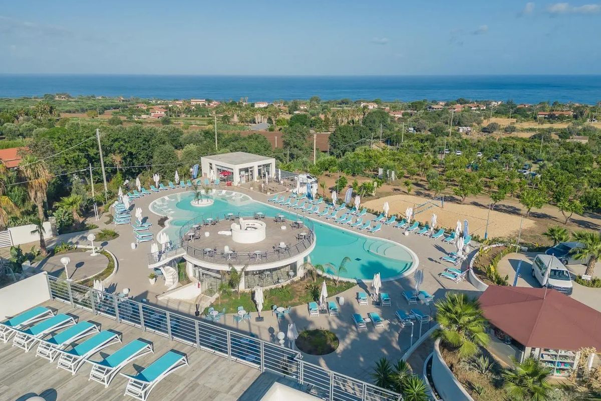 obiekt, teren hotelu, basen