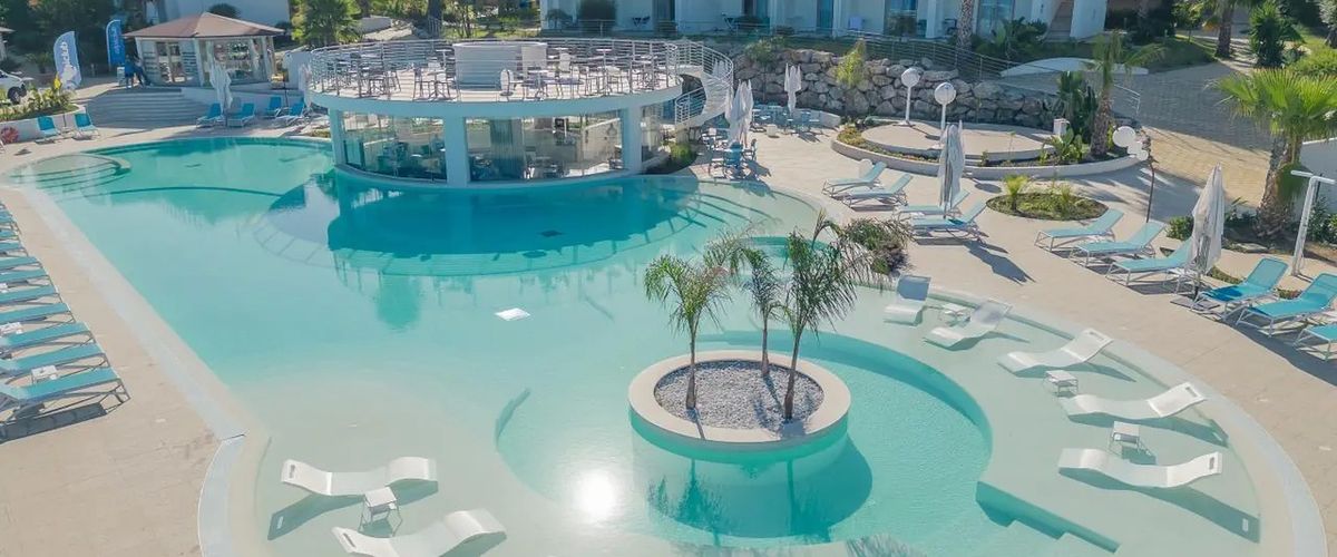 obiekt, teren hotelu, basen