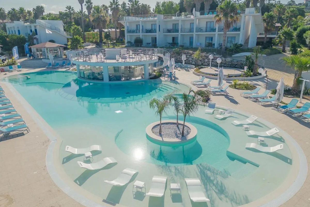 obiekt, teren hotelu, basen