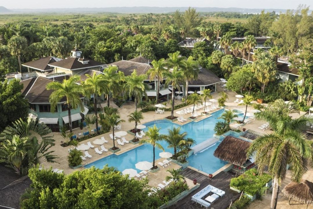 basen, teren hotelu, obiekt