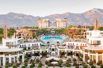 Cratos Premium & Casino