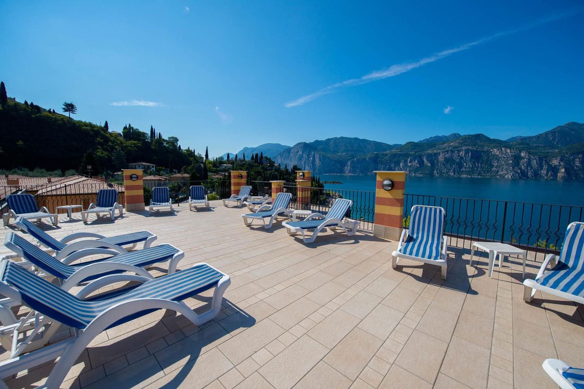 balkon / taras, góry, teren hotelu