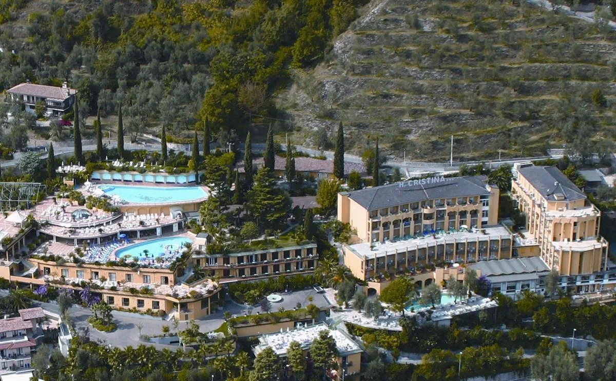 teren hotelu, budynek główny