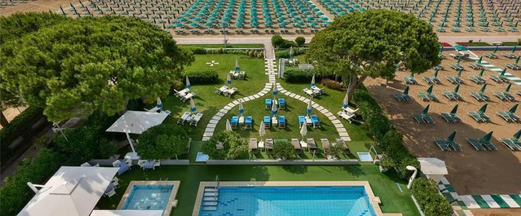 teren hotelu, basen, plaża