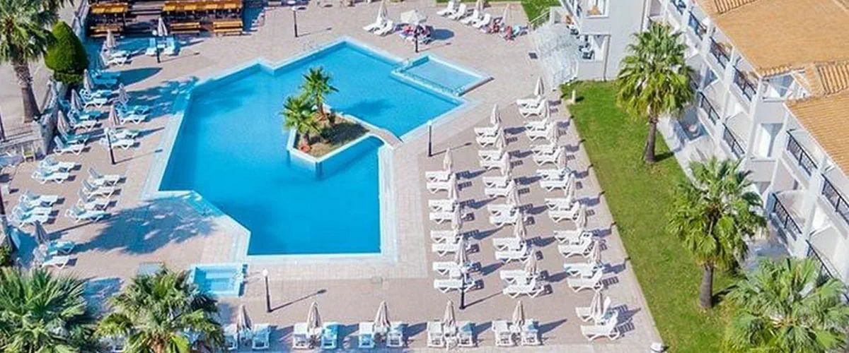 basen, teren hotelu, obiekt