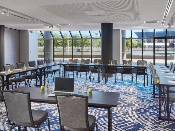 Crowne Plaza Melbourne 4*