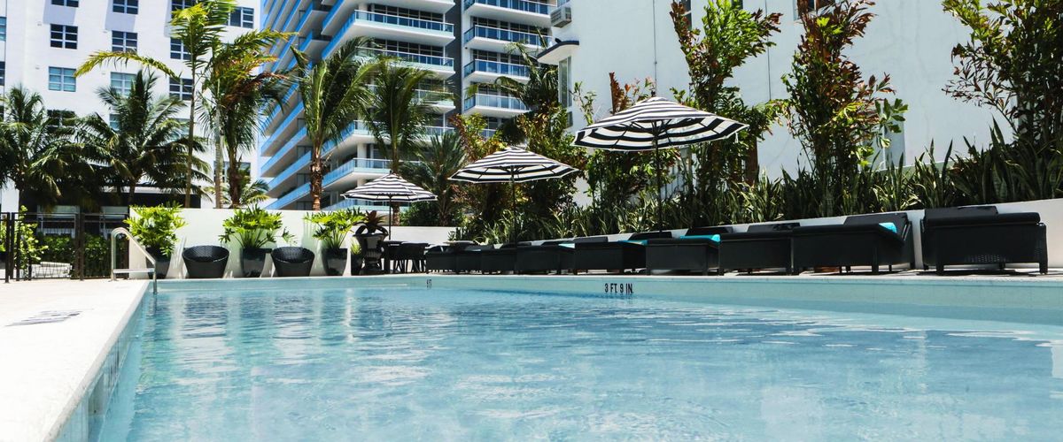 obiekt, teren hotelu, basen