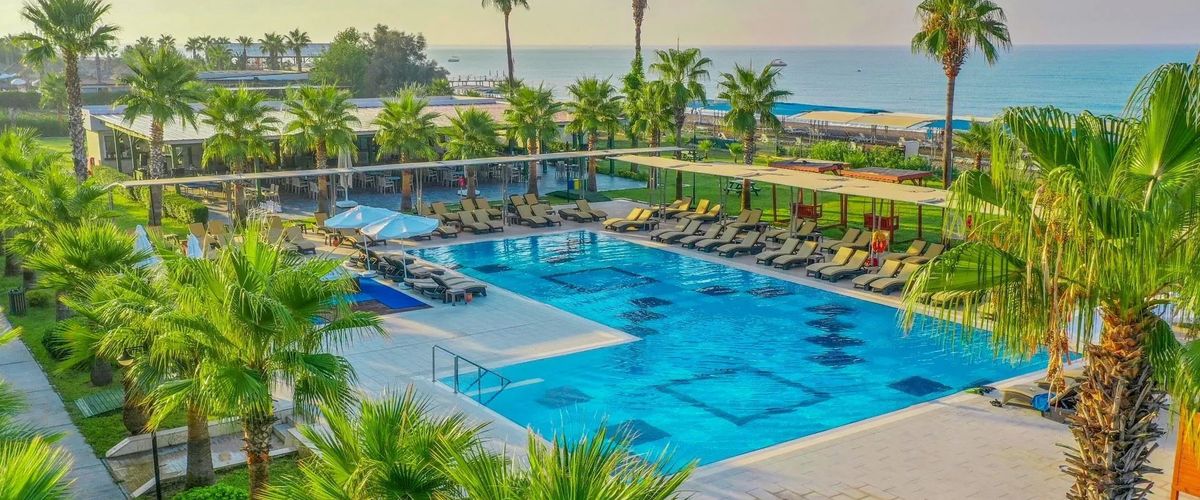 teren hotelu, basen, plaża