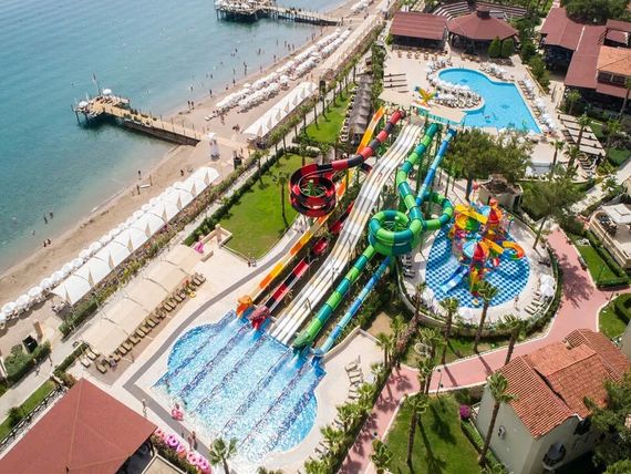 teren hotelu, aquapark, zjeżdżalnia, plaża