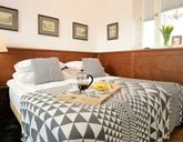 Crystal Suites Old Town