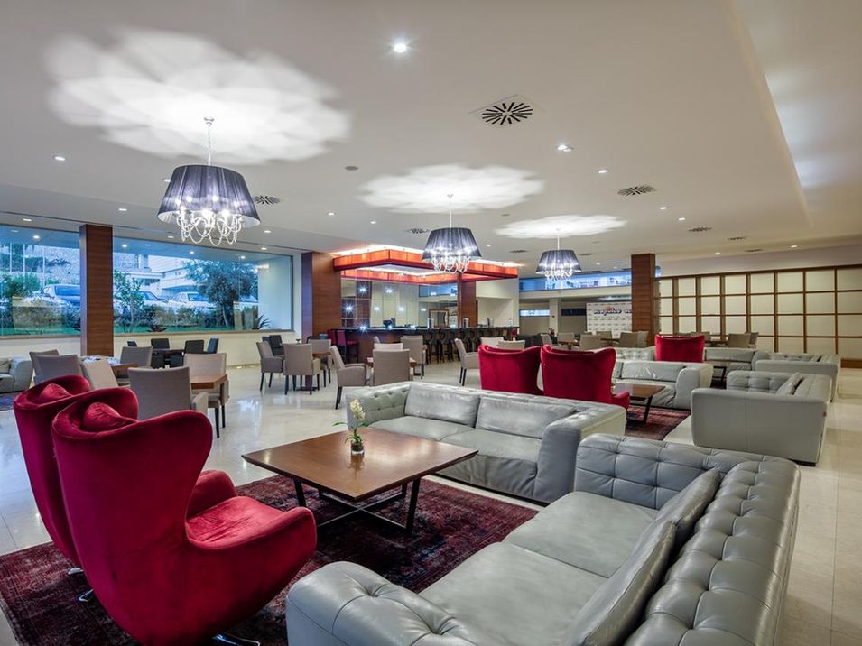 lobby bar