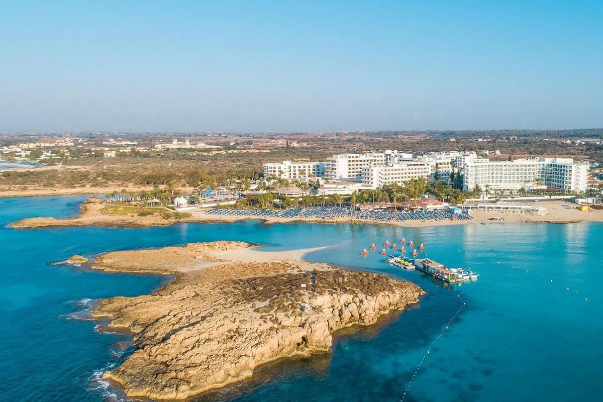 Adams Beach - teren hotelu