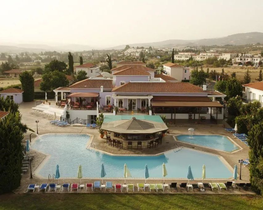 Akamanthea Holiday