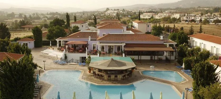 Akamanthea Holiday