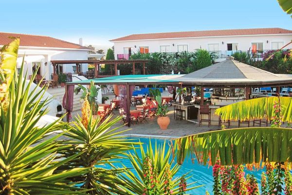Akamanthea Holiday