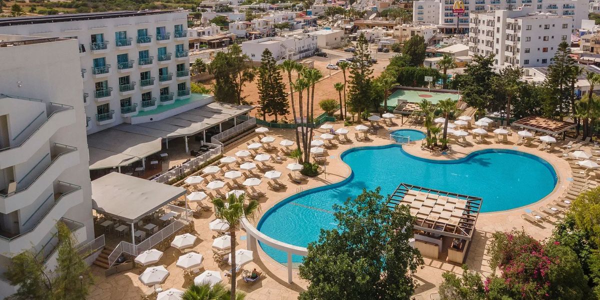 Cypr First Deal na 7 dni w kwietniu: 3⋆ hotel od 2 430 zł