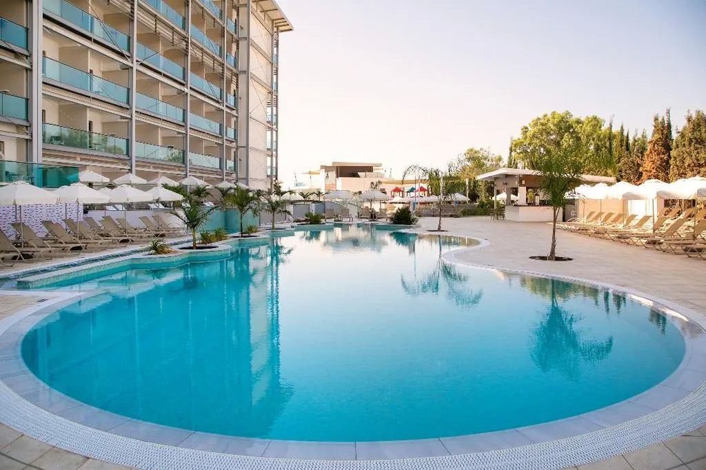 Asterias Beach (Ayia Napa) - basen