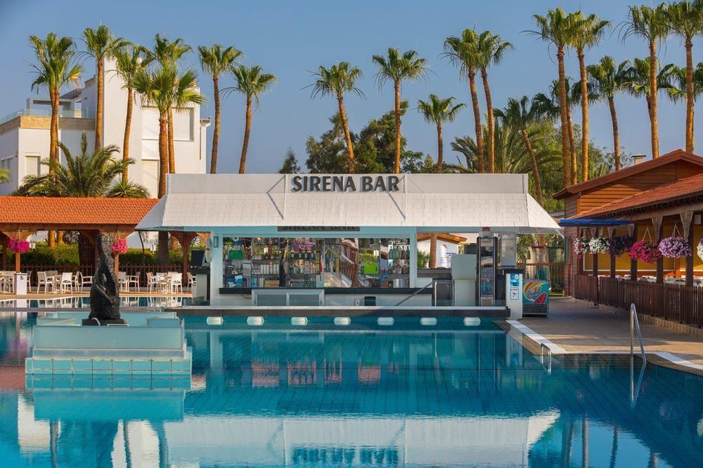 Cavo Maris - pool bar