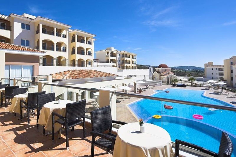 Pafos (7 dni) w Club St. George z Modlina (BB)