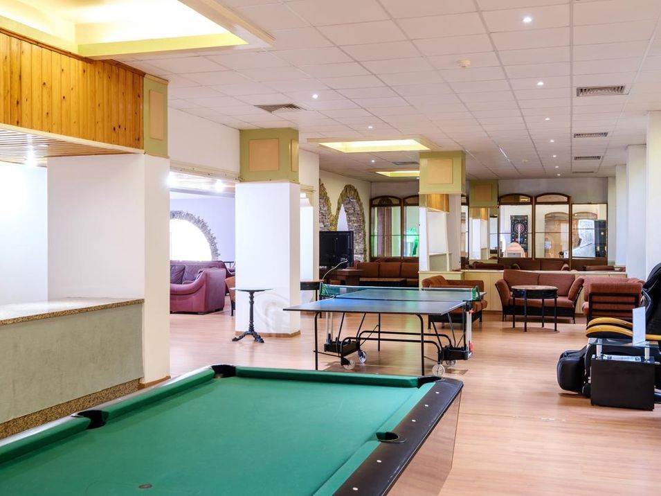 teren hotelu, bilard