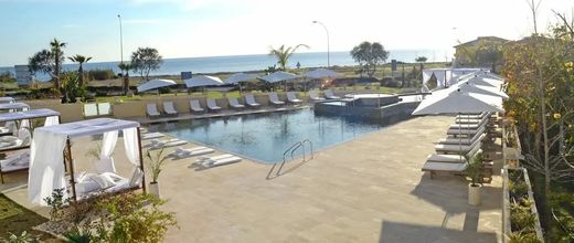 E Hotel Spa and Resort