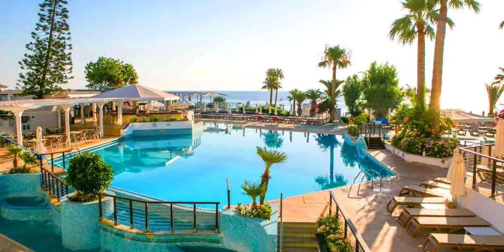 Cypr na 7 dni w kwietniu: 4⋆ hotel od 3 738 zł