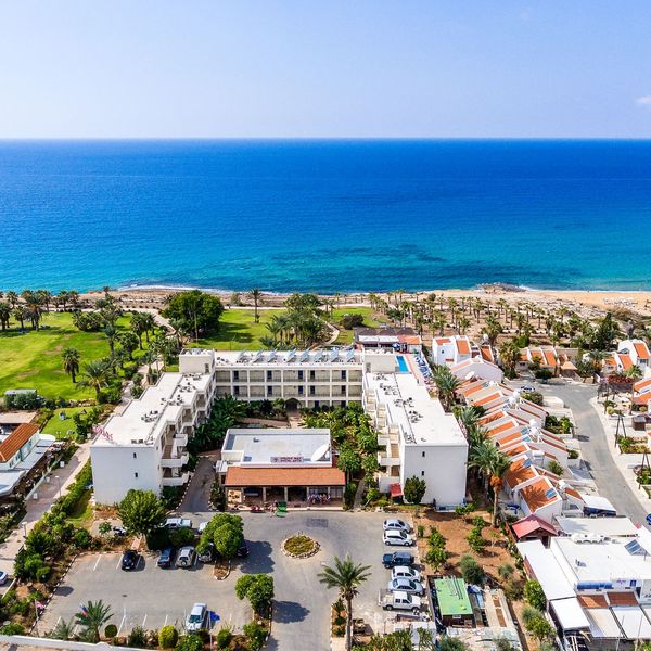 Helios Bay — Paphos, Cypr